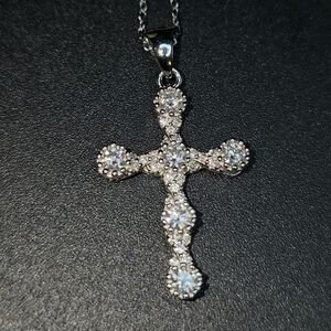 💎 Sparkling Moissanite Cross Pendant Necklace – 925 Silver